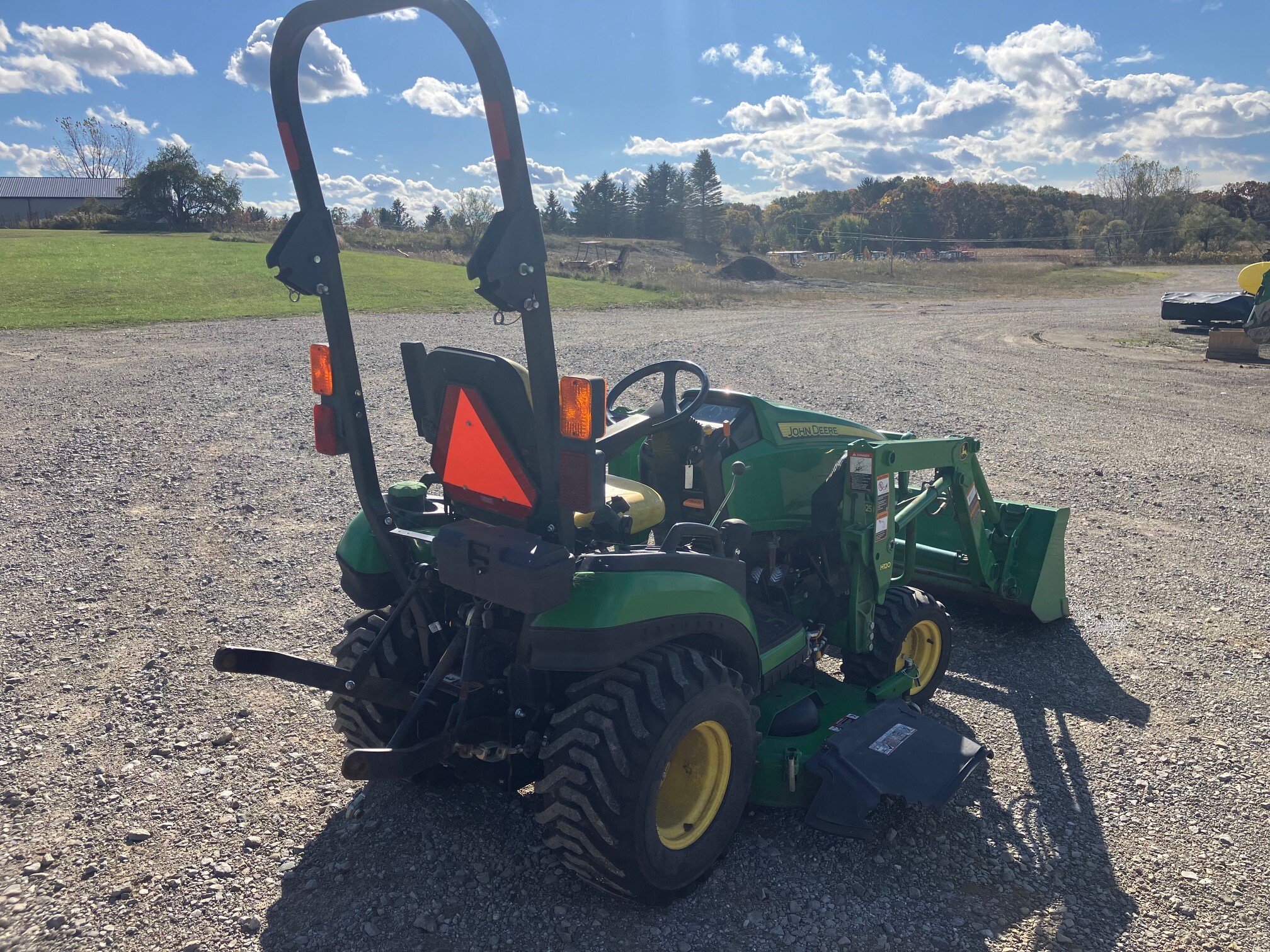 2014 John Deere 1025R Image 3