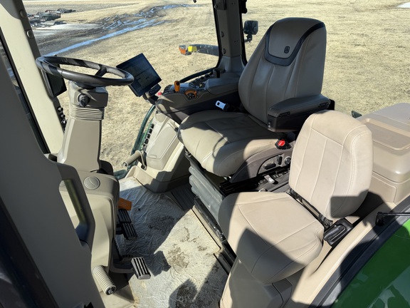 2025 John Deere 8R 340 - Photo30