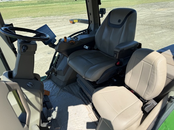 2025 John Deere 8R 340 - Photo30