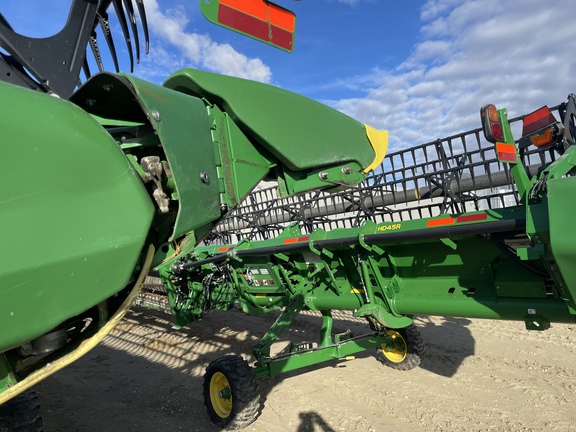 Used 2022 John Deere HD45R Combine Platforms at Horizon Ag & Turf in Vermilion, AB - Photo4
