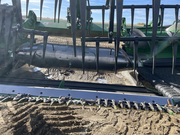 Used 2022 John Deere HD45R Combine Platforms at Horizon Ag & Turf in Vermilion, AB - Photo7