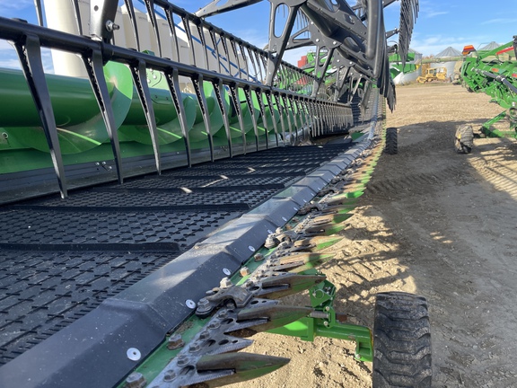 Used 2022 John Deere HD45R Combine Platforms at Horizon Ag & Turf in Vermilion, AB - Photo8