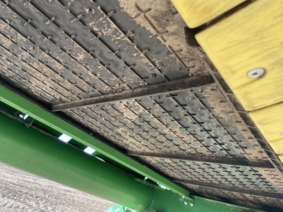 Used 2022 John Deere HD45R Combine Platforms at Horizon Ag & Turf in Vermilion, AB - Photo14