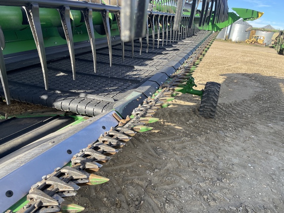 Used 2022 John Deere HD45R Combine Platforms at Horizon Ag & Turf in Vermilion, AB - Photo17