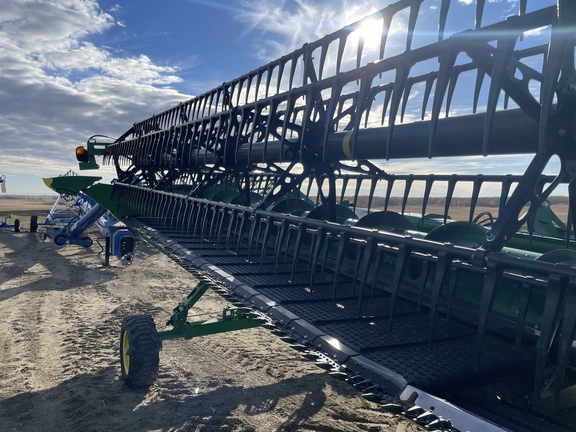 Used 2022 John Deere HD45R Combine Platforms at Horizon Ag & Turf in Vermilion, AB - Photo18