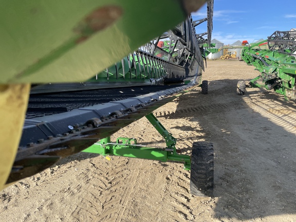 Used 2022 John Deere HD45R Combine Platforms at Horizon Ag & Turf in Vermilion, AB - Photo19