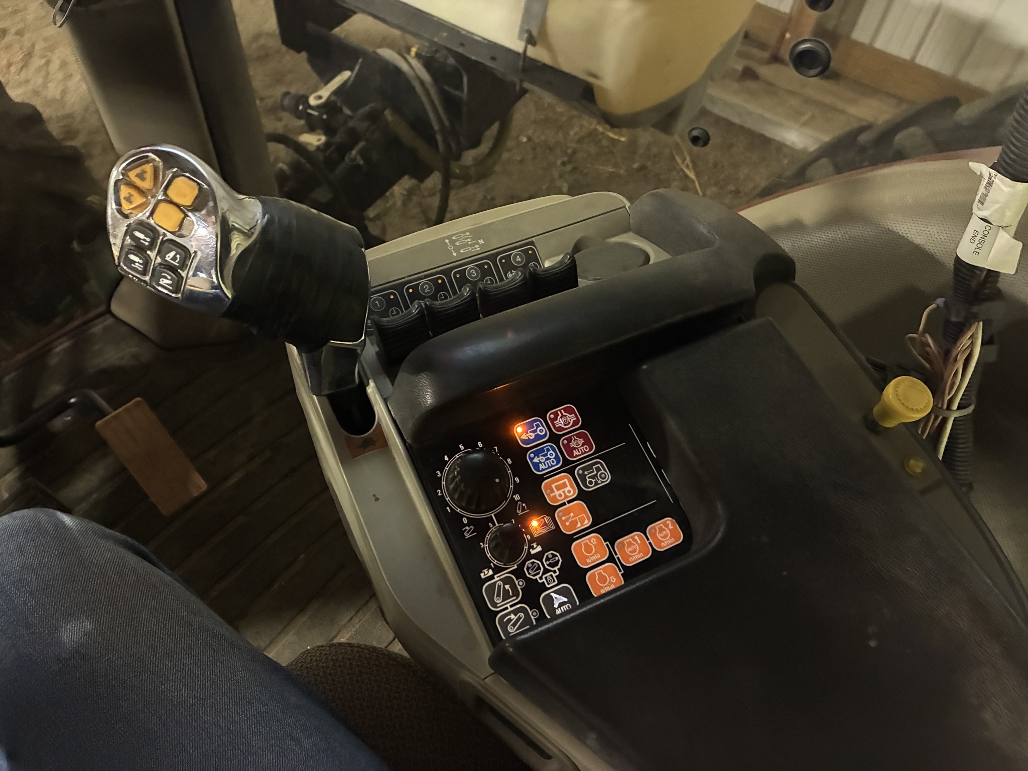 2010 Case IH Magnum 180 Image 12