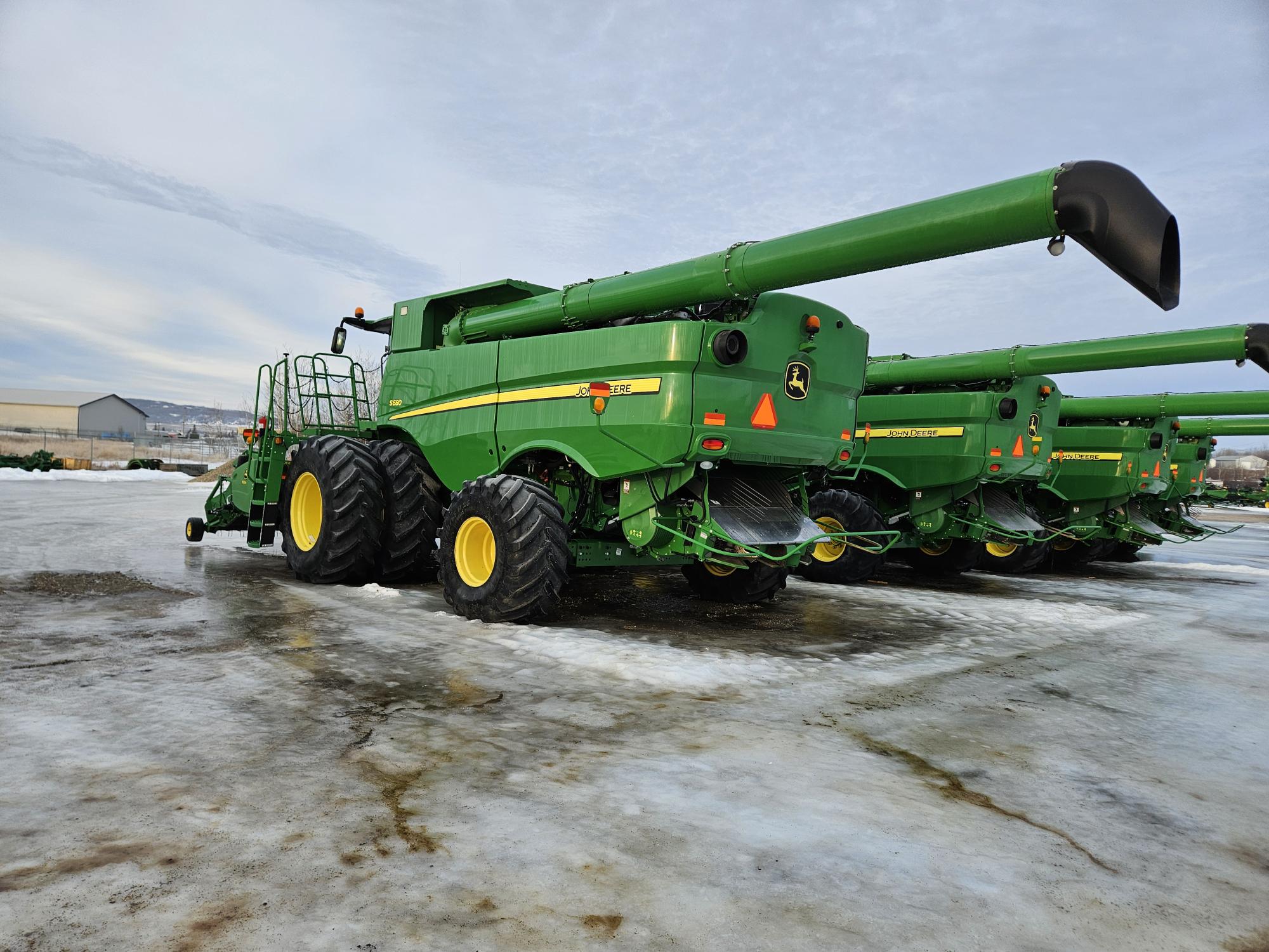 2015 John Deere S680 Image 4