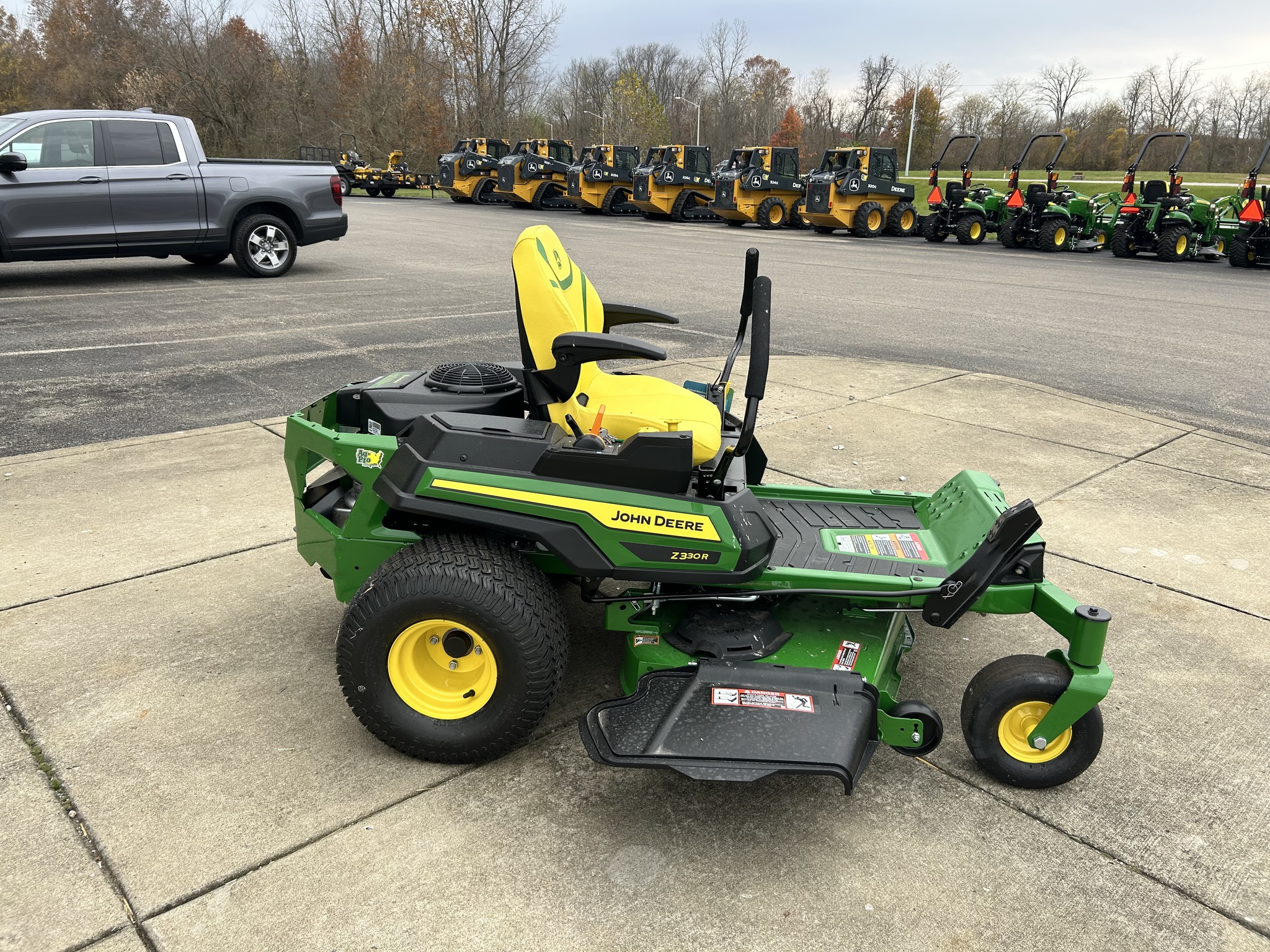 2025 John Deere Z330R Image 4