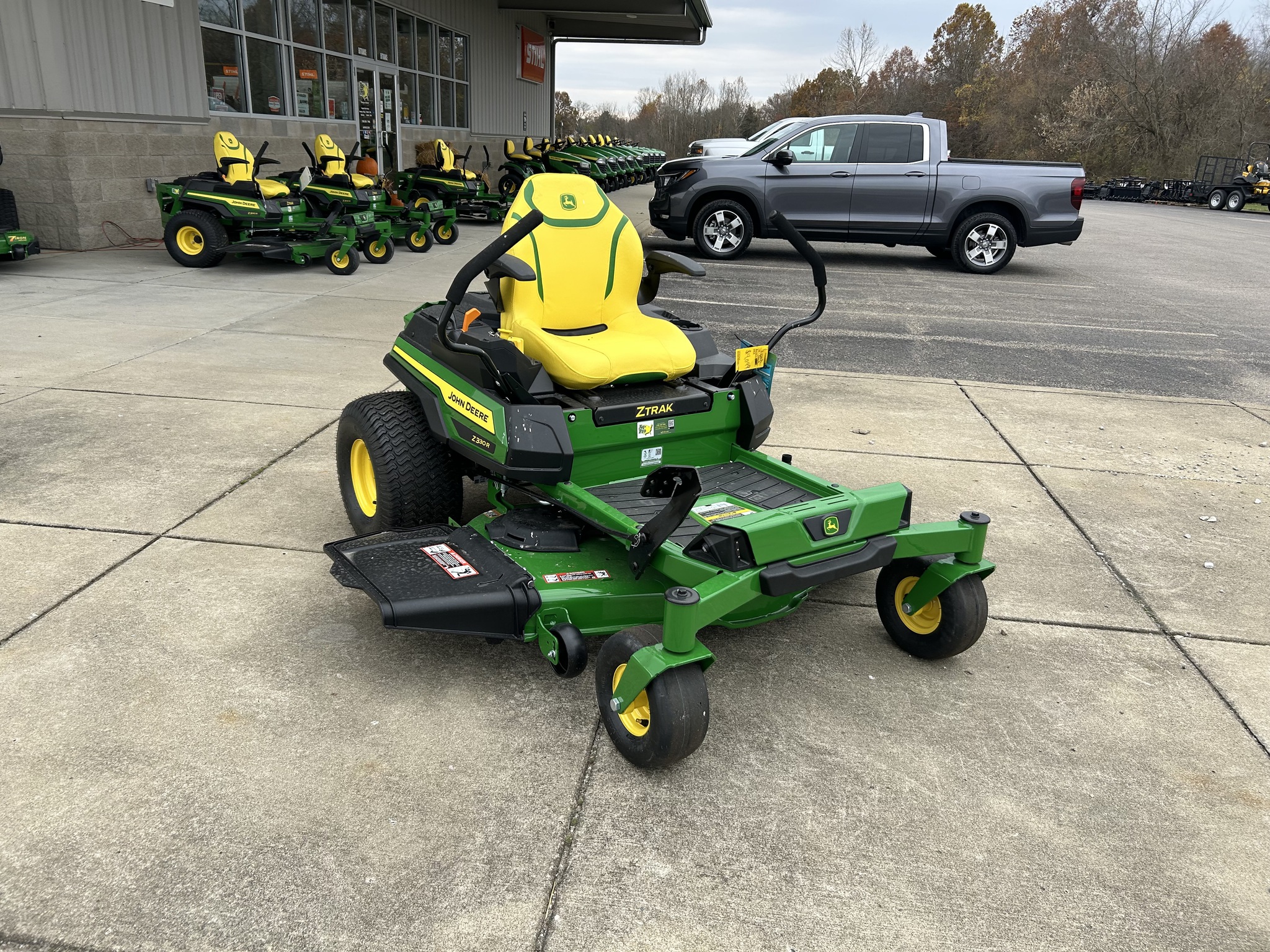 2025 John Deere Z330R Image 3
