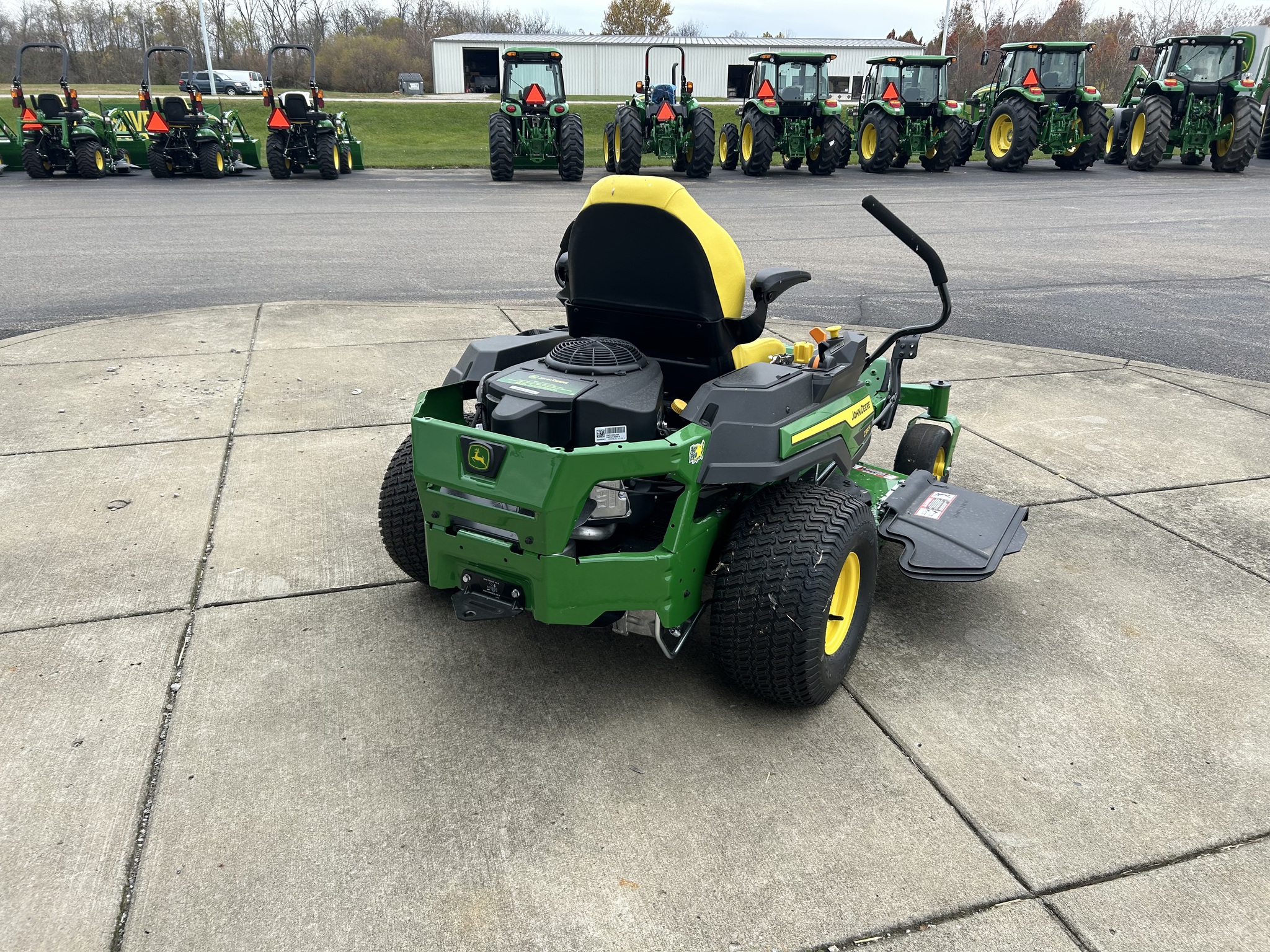 2025 John Deere Z330R Image 5