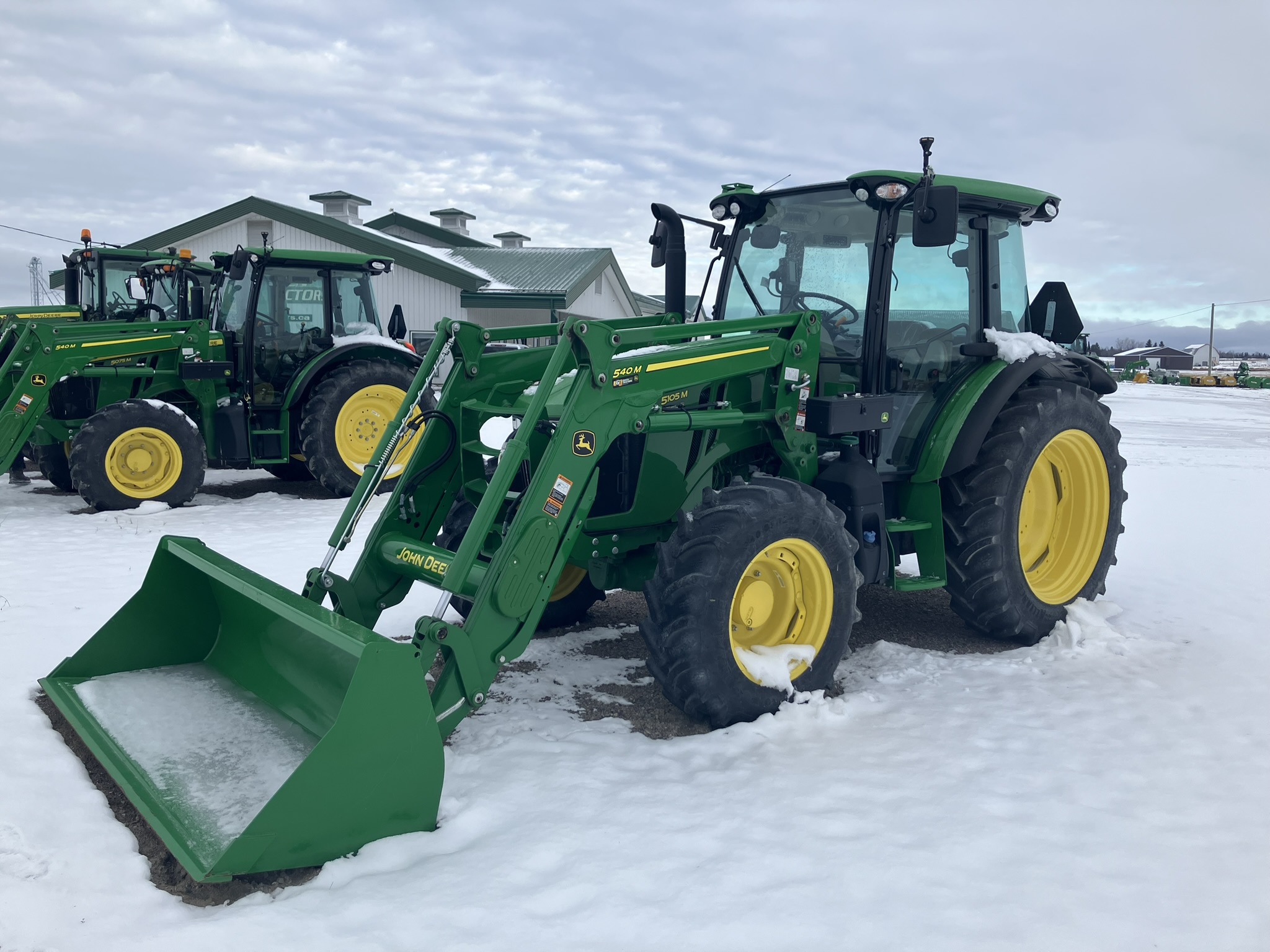 2023 John Deere 5105M Image 3