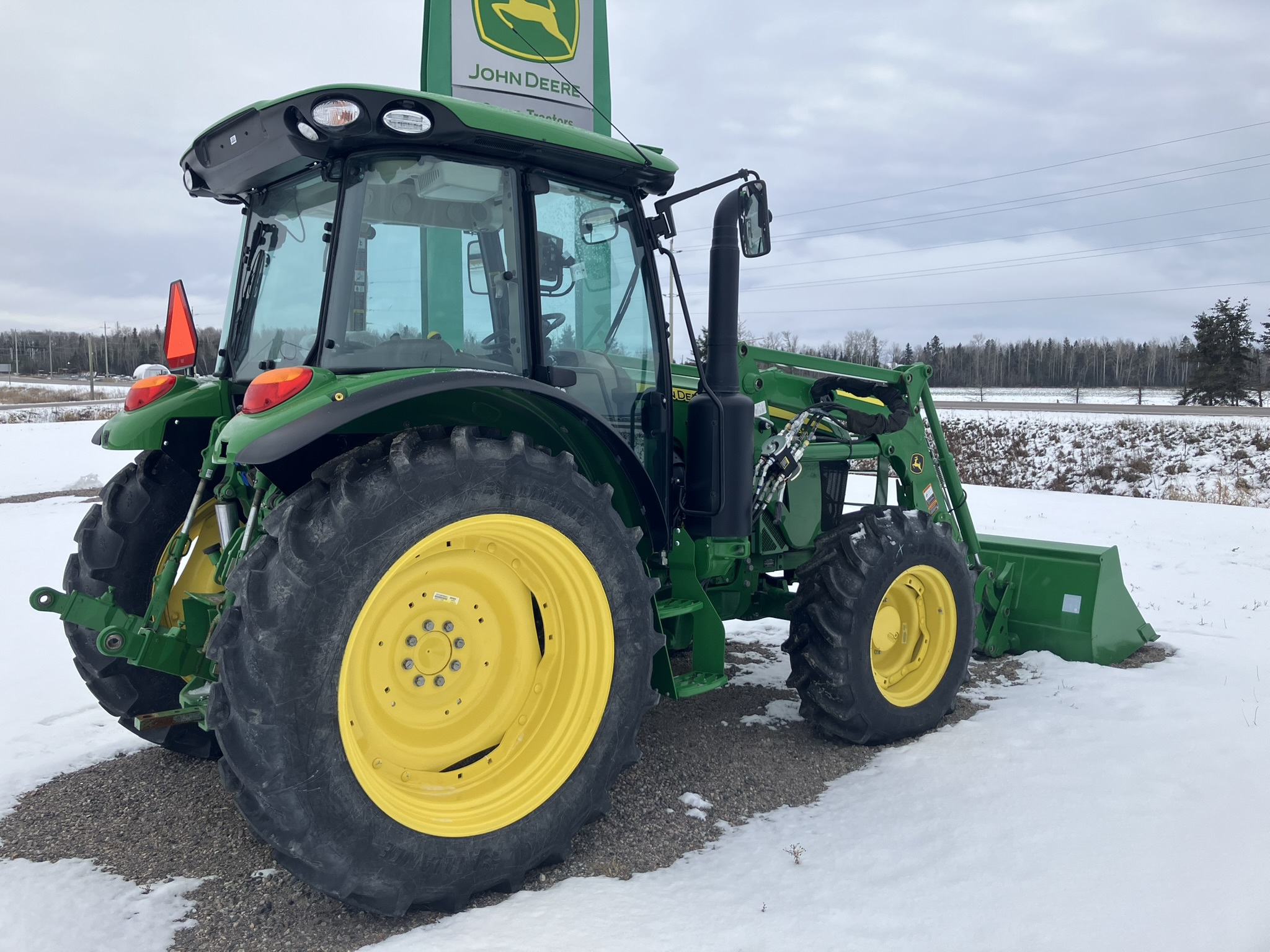 2023 John Deere 5105M Image 7
