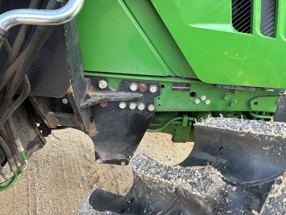 2015 John Deere 6215R (15th thumbnail)