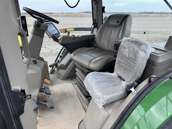 Photo of 2023 John Deere 8R 370