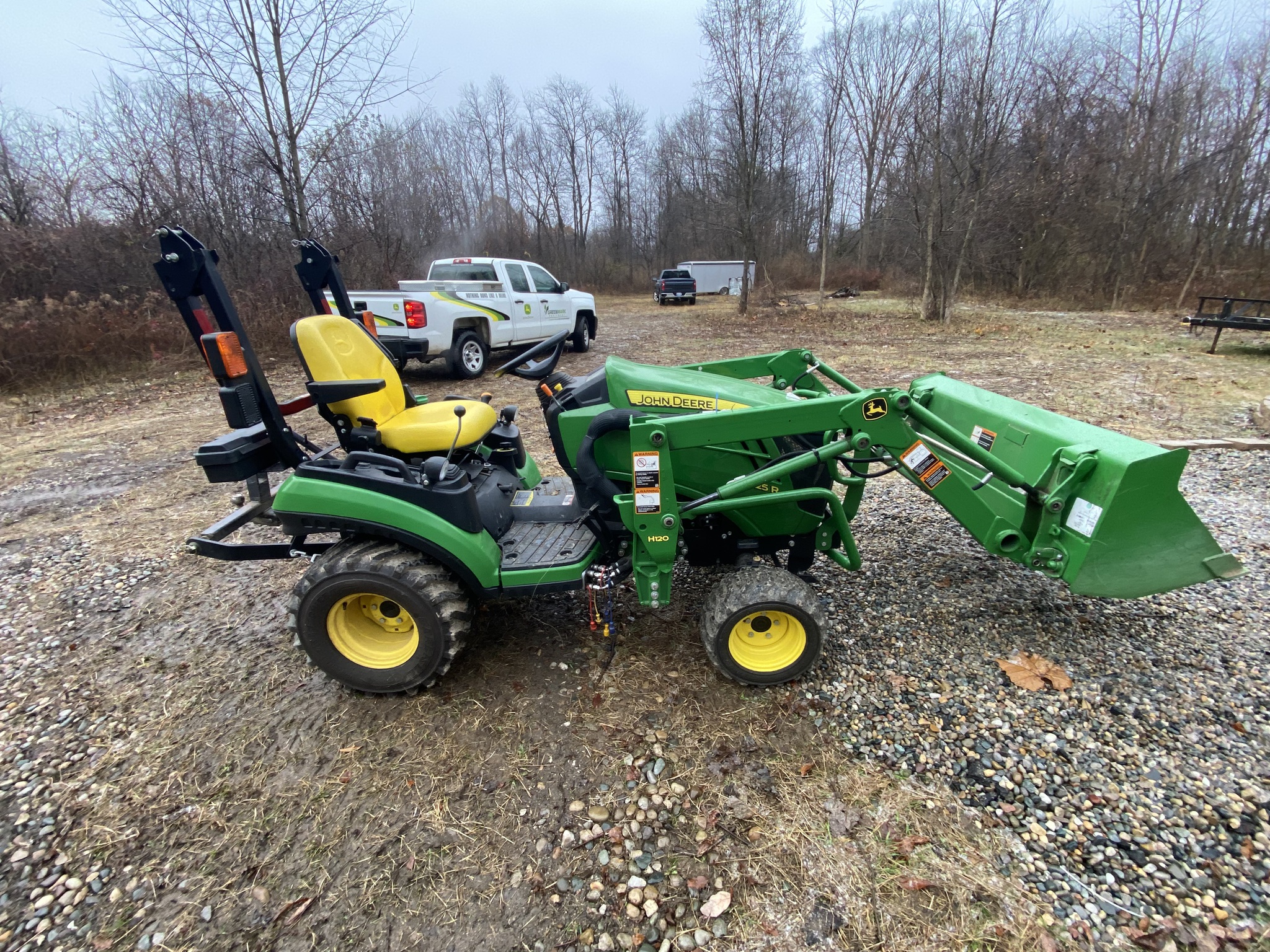 2017 John Deere 1025R Image 2