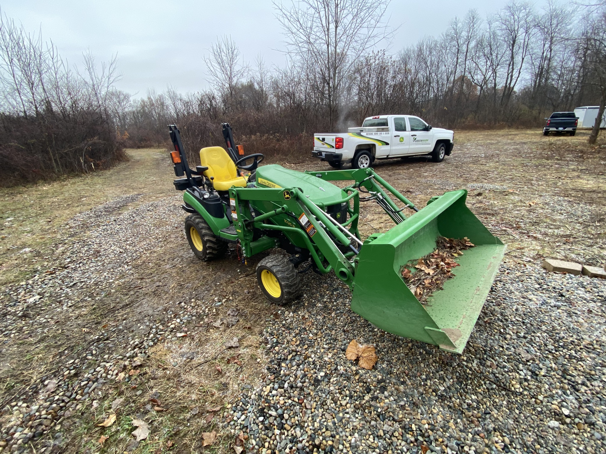 2017 John Deere 1025R Image 3