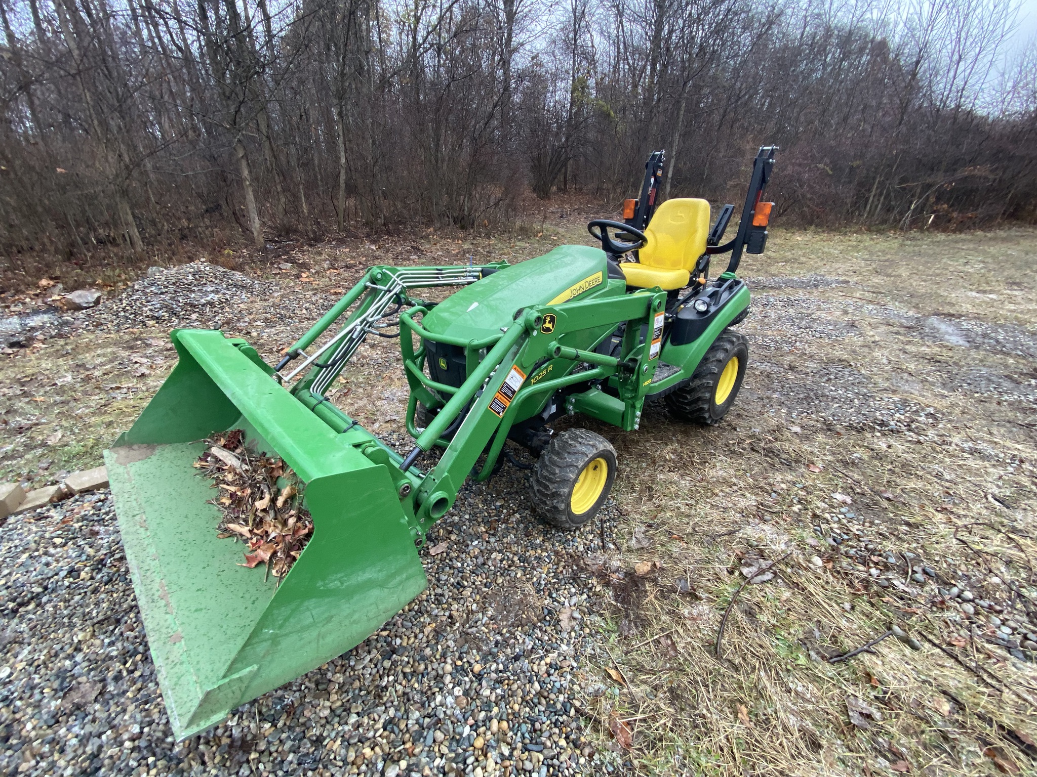 2017 John Deere 1025R Image 1