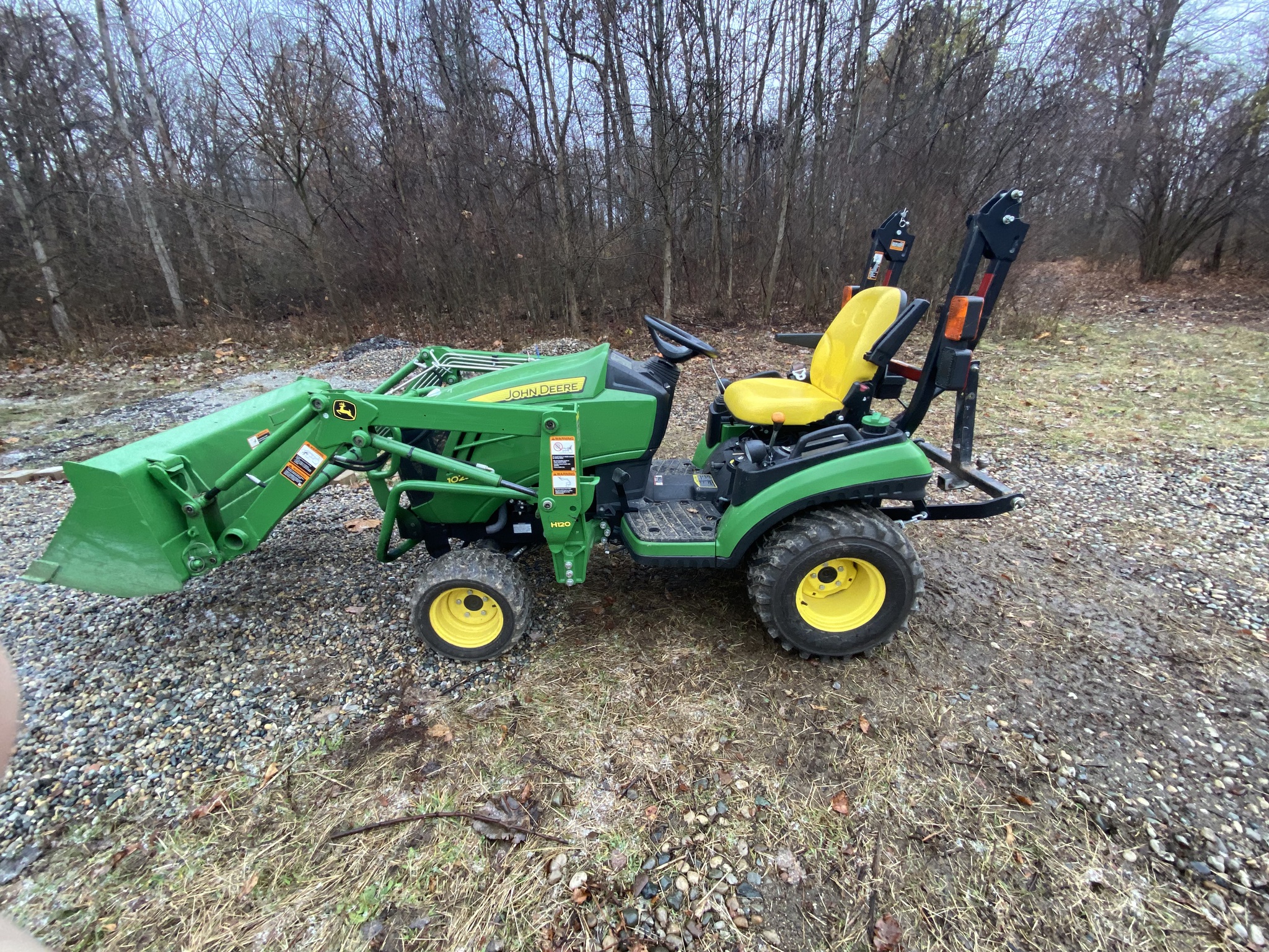 2017 John Deere 1025R Image 5