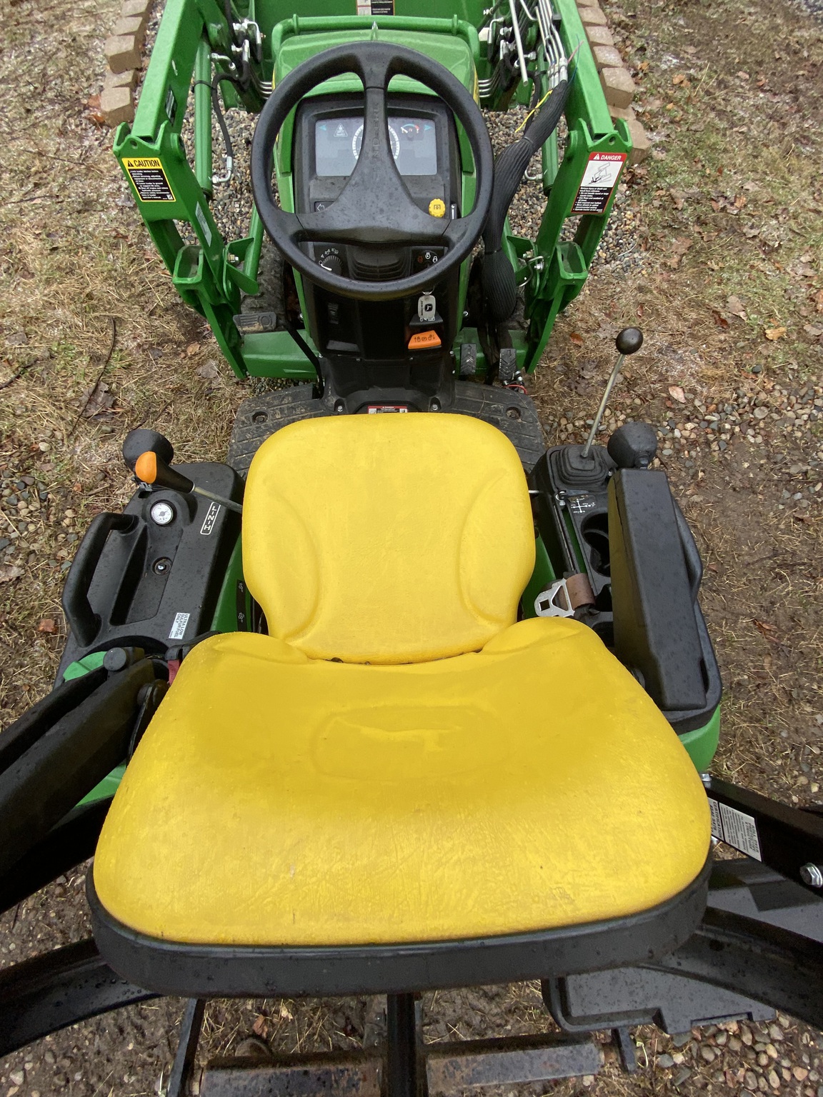 2017 John Deere 1025R Image 8