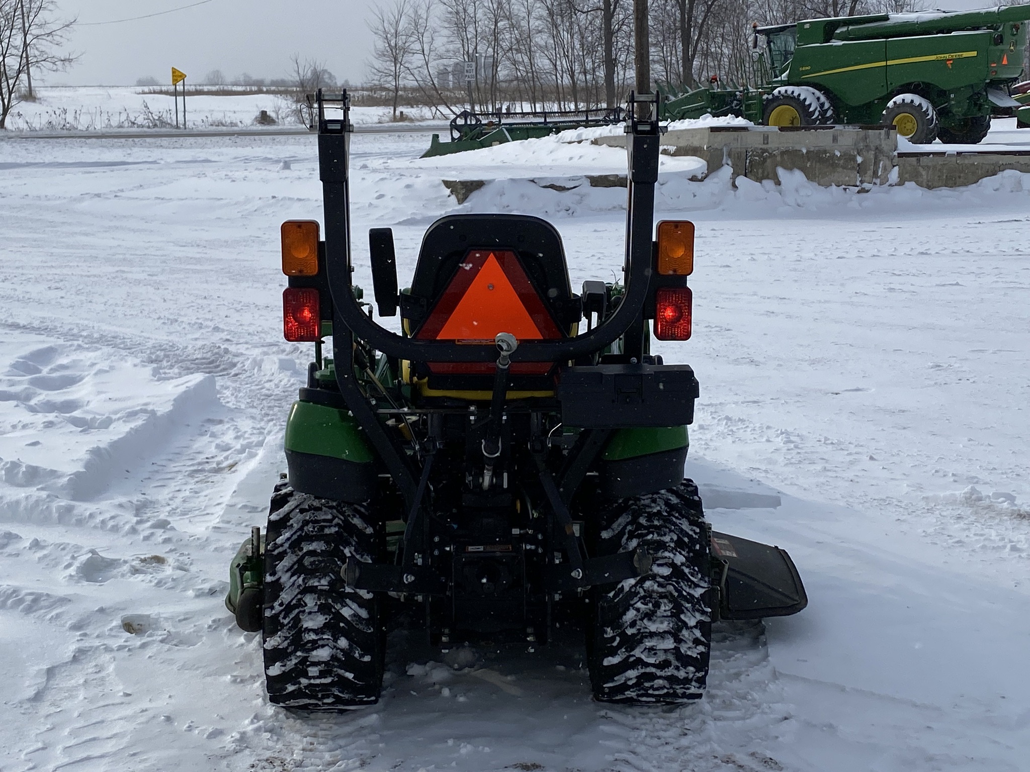 2017 John Deere 1025R Image 4