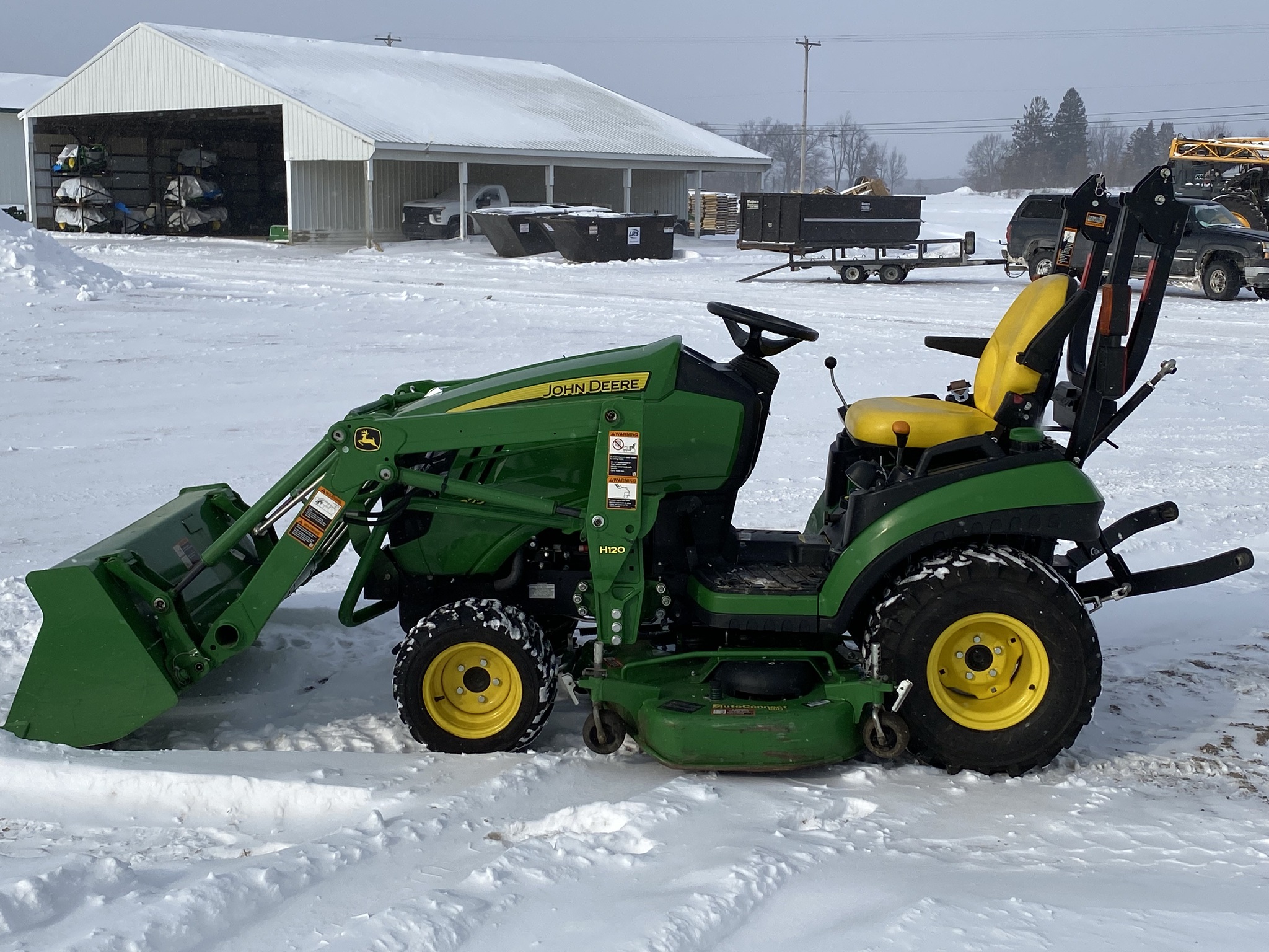 2017 John Deere 1025R Image 6