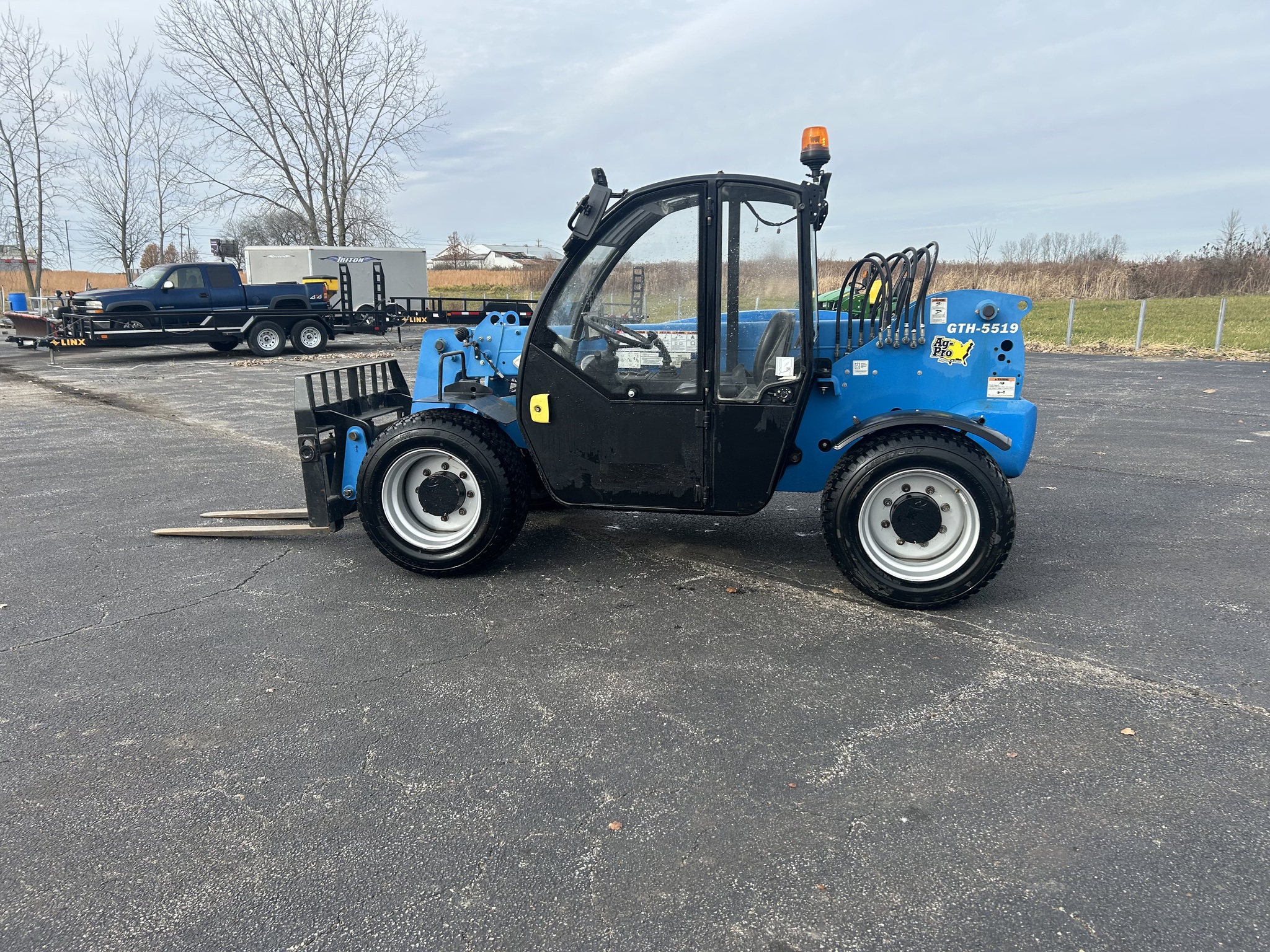 2018 Genie GTH5519 Image 2