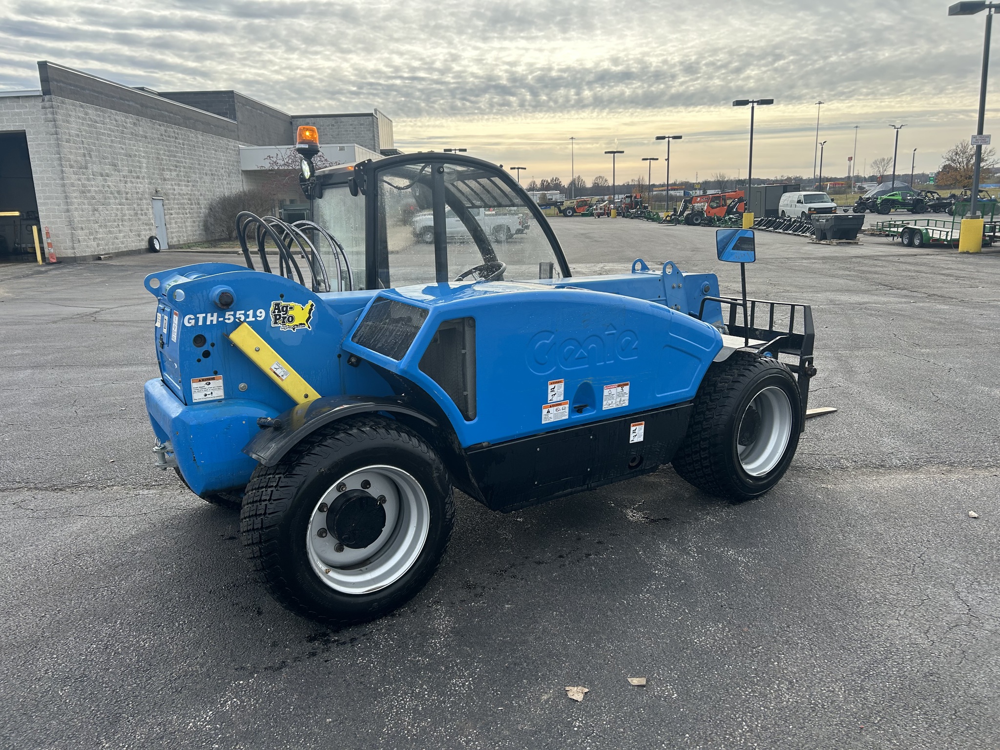 2018 Genie GTH5519 Image 3