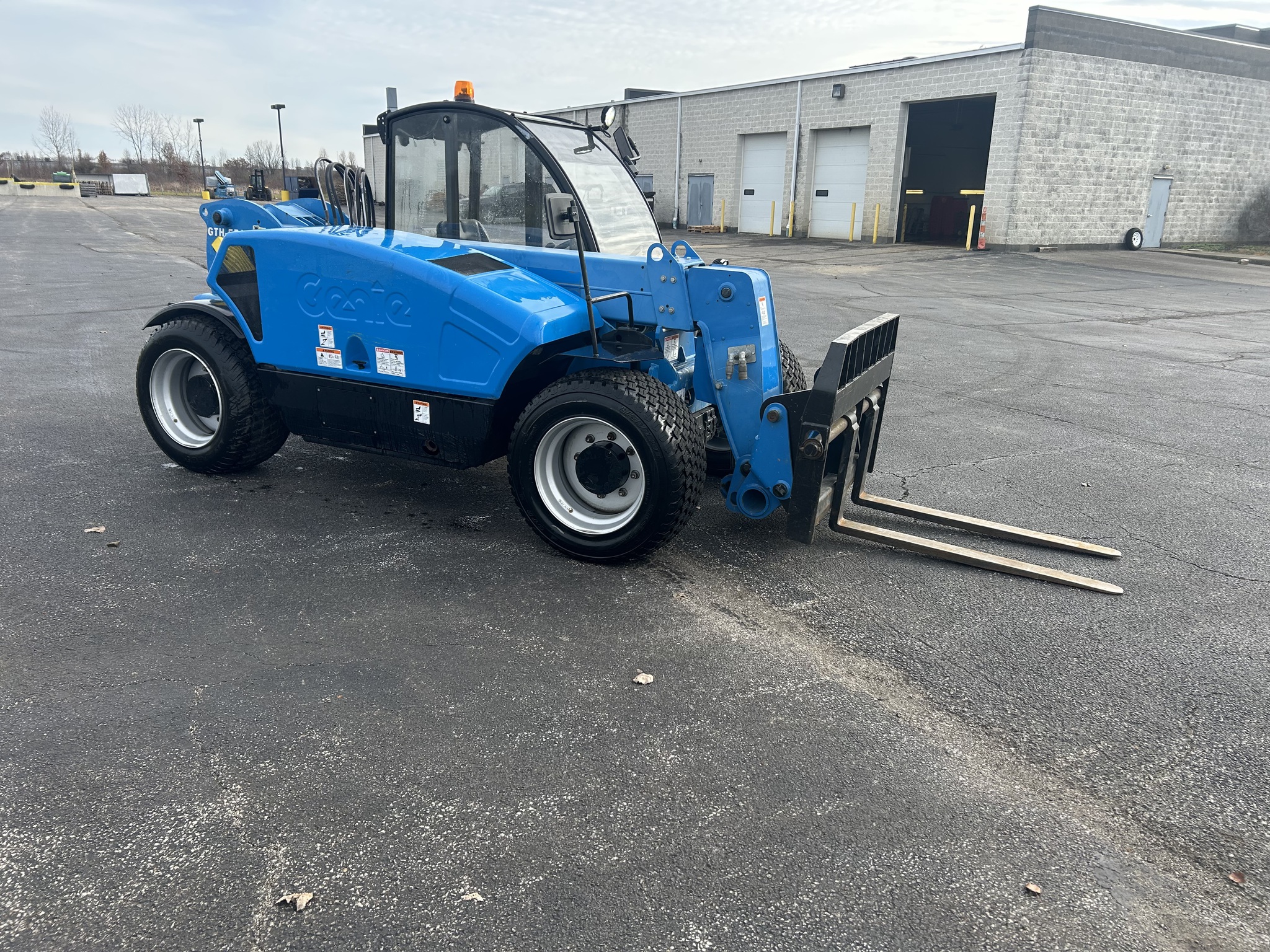 2018 Genie GTH5519 Image 4