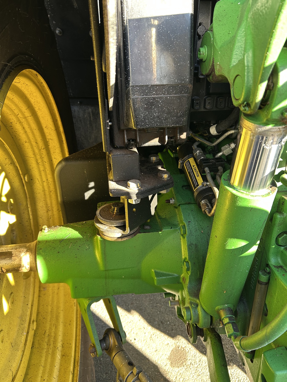 2023 John Deere 6110M Image 24