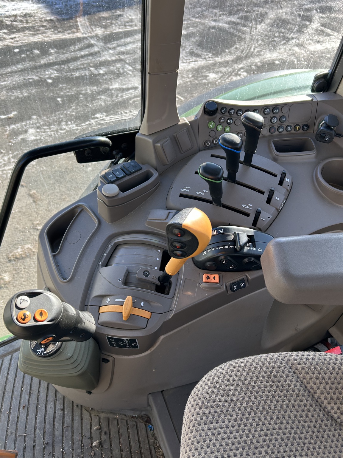 2023 John Deere 6110M Image 32