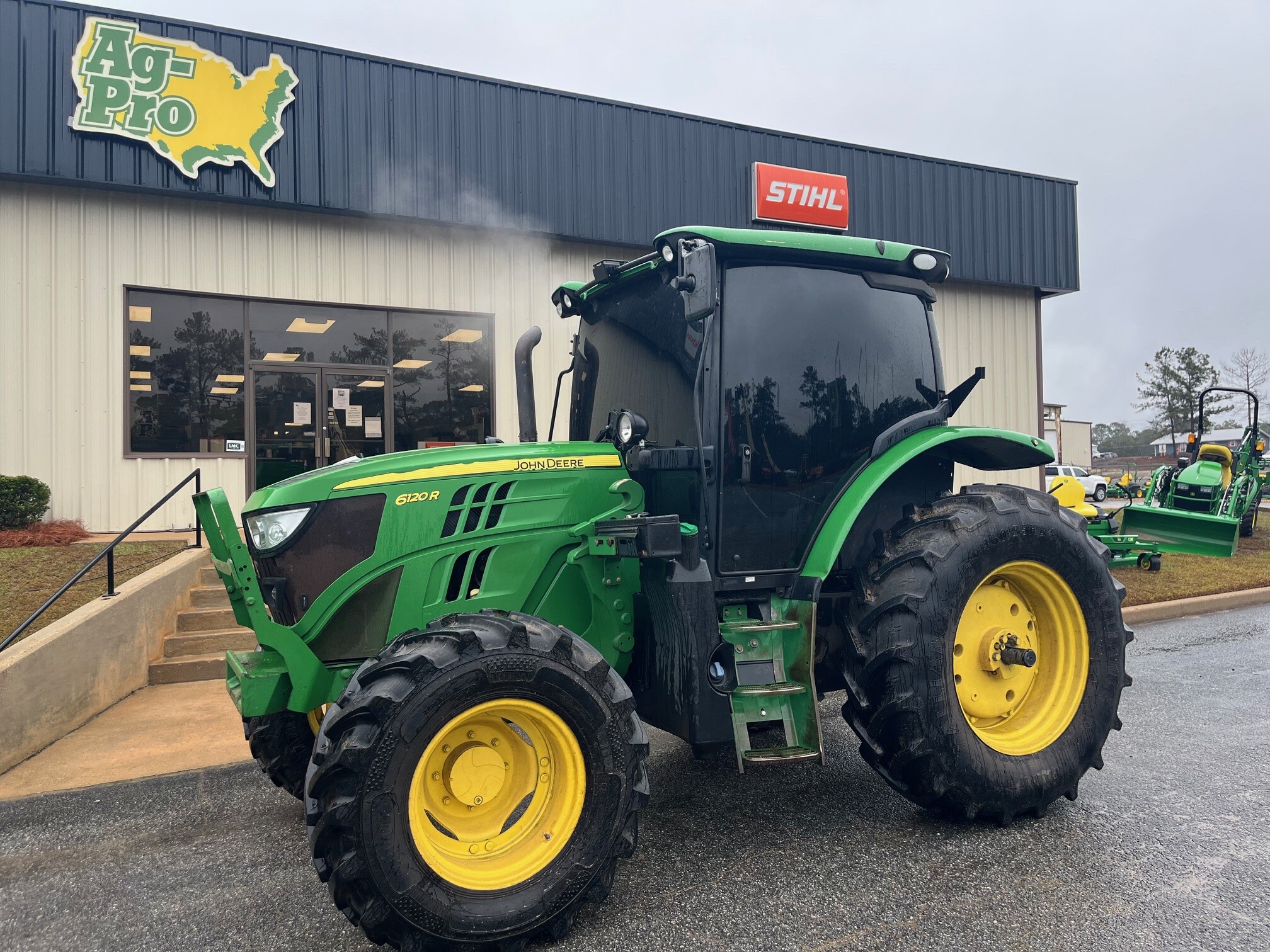 2016 John Deere 6120R Image 1