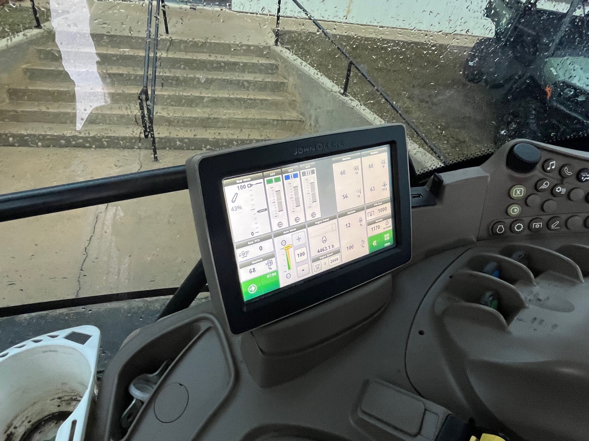 2016 John Deere 6120R Image 5