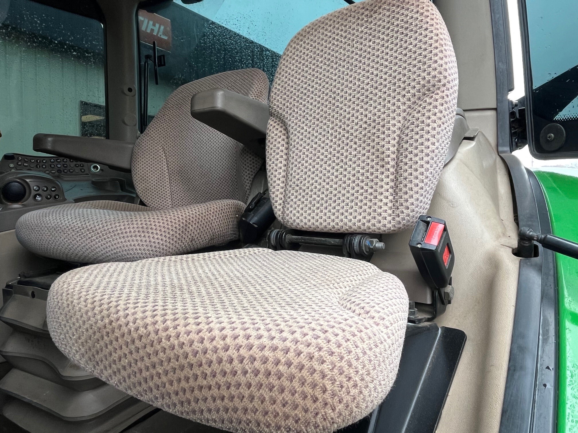 2016 John Deere 6120R Image 6