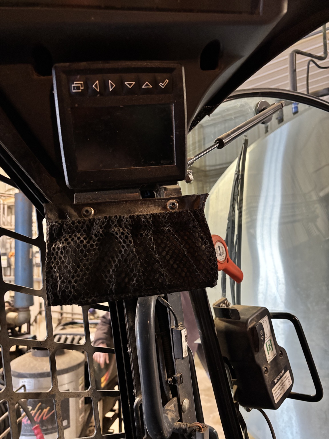 2024 John Deere 320G Image 7