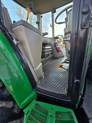 2018 John Deere 6130M Photo 13