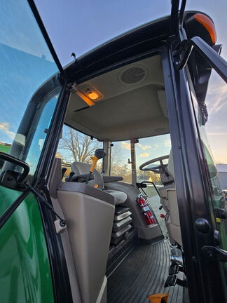 2018 John Deere 6130M Photo 12