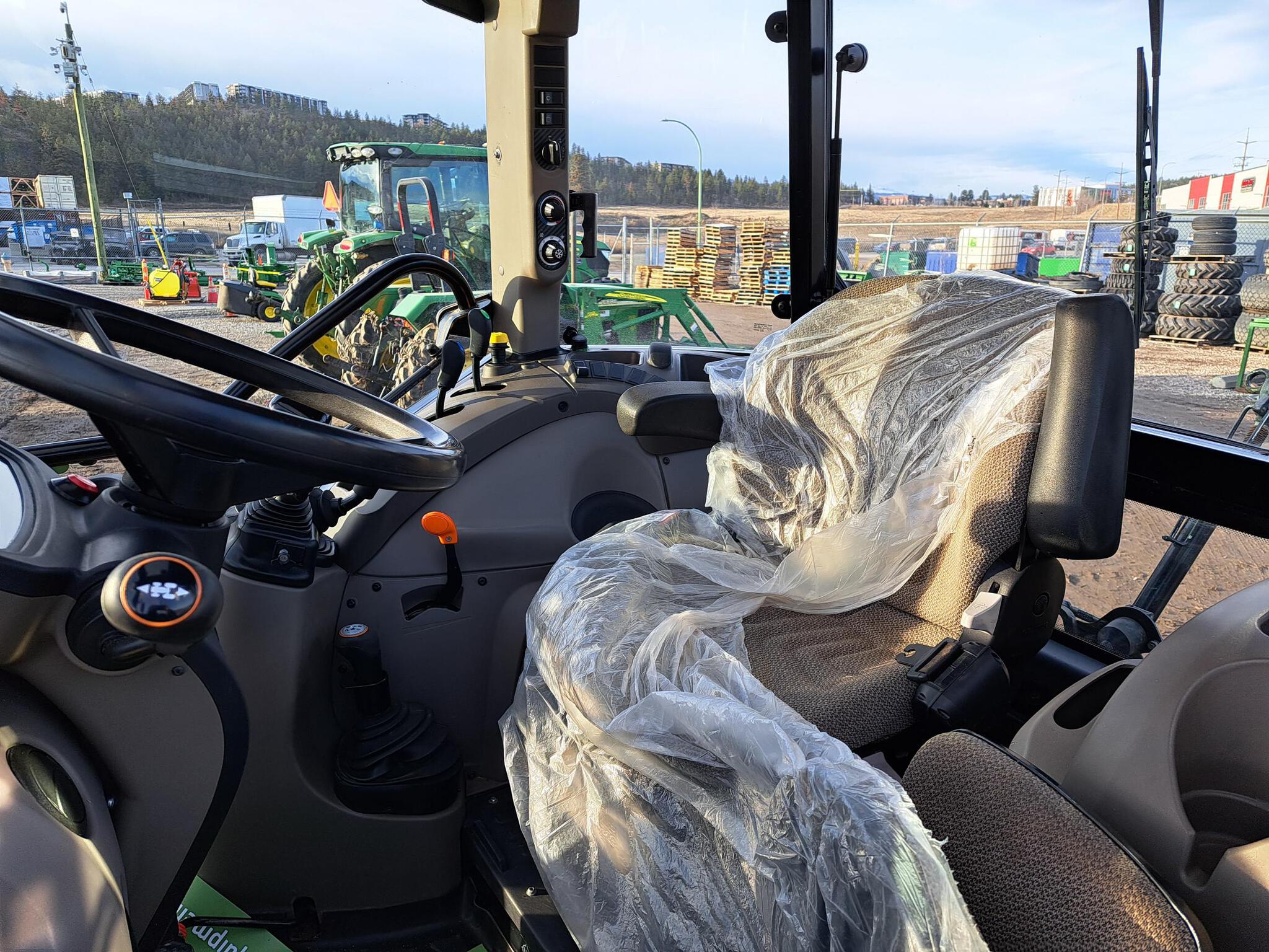 2018 Case IH Farmall 105C Image 8