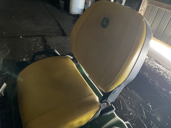 2025 John Deere X734 - Photo5