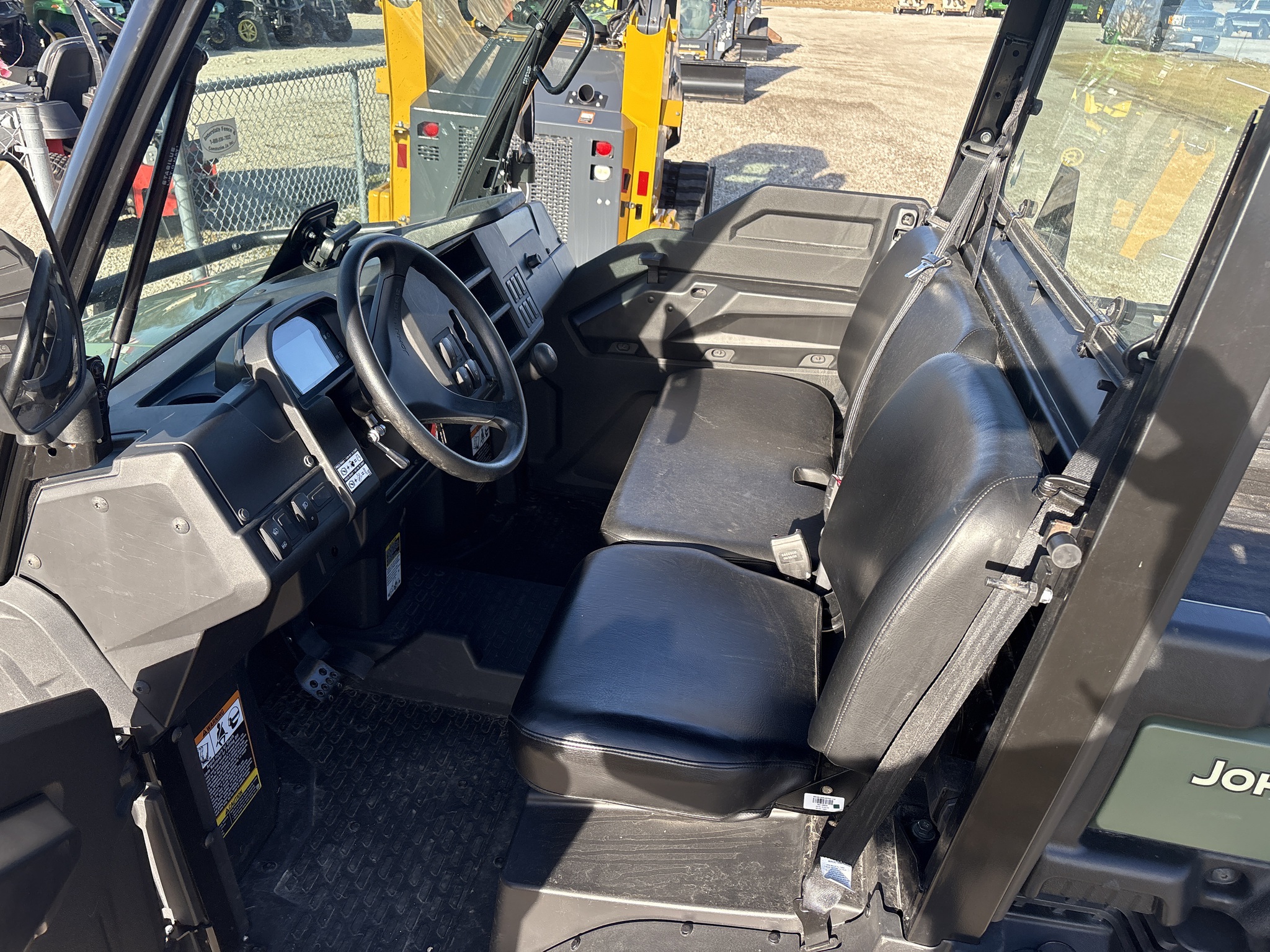  2024 John Deere XUV 835M at Heritage Tractor in Geneseo, IL