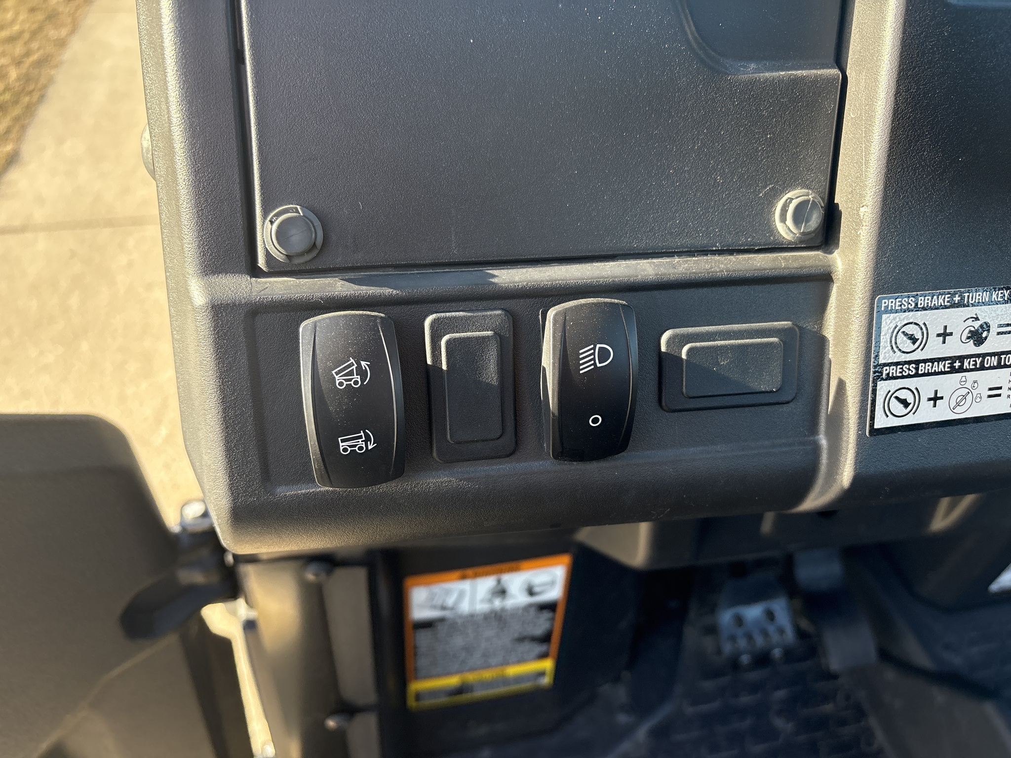  2024 John Deere XUV 835M at Heritage Tractor in Geneseo, IL