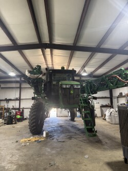 2017 John Deere R4030 Photo 1