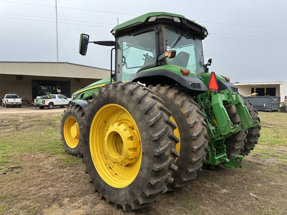 2025 John Deere 8R 250 Photo 4