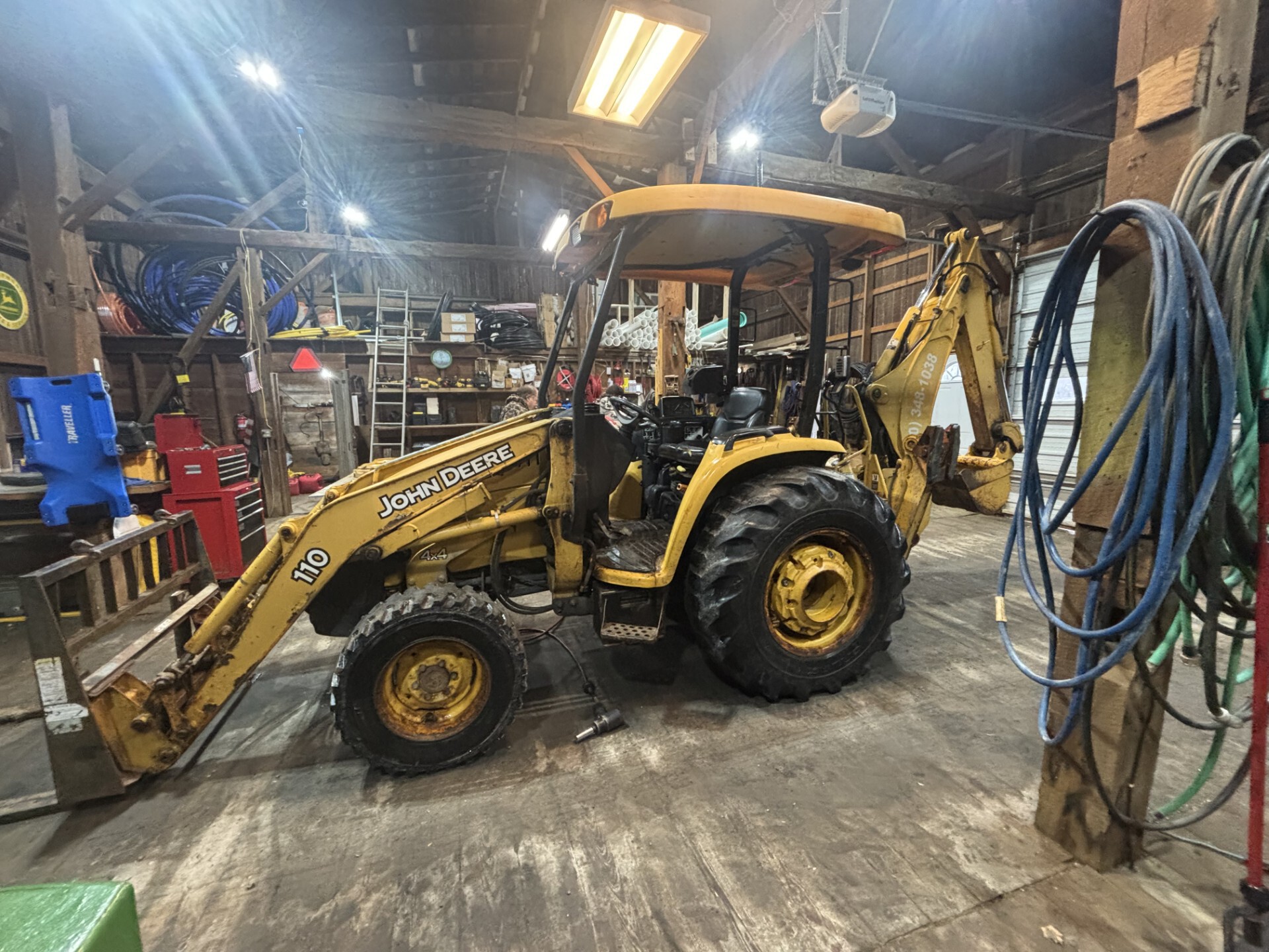 2005 John Deere 110TLB Image 1