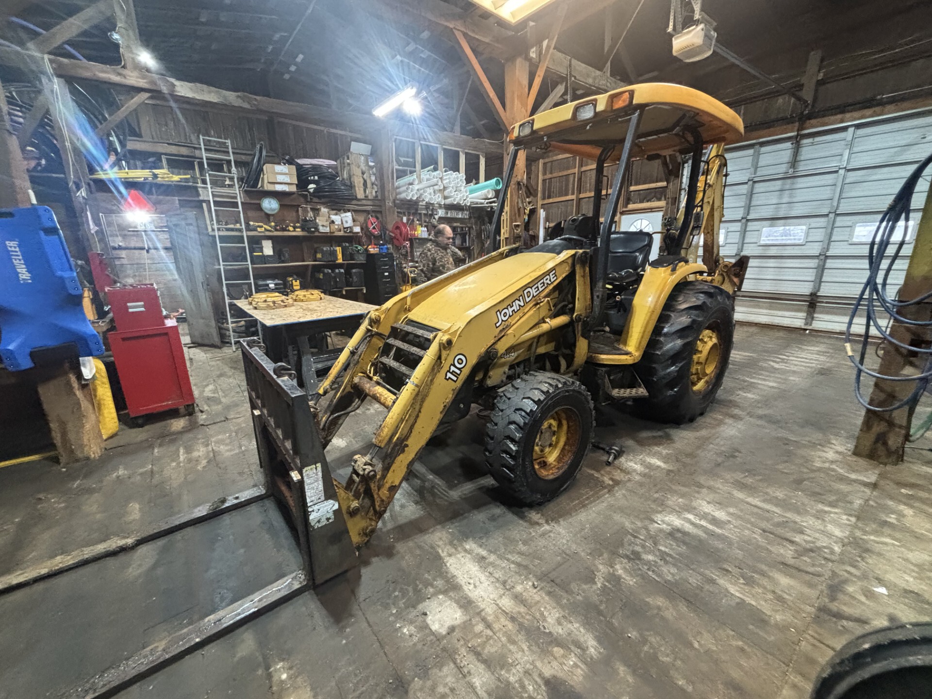 2005 John Deere 110TLB Image 4