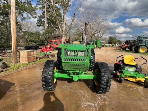2014 John Deere 5045E Photo 2