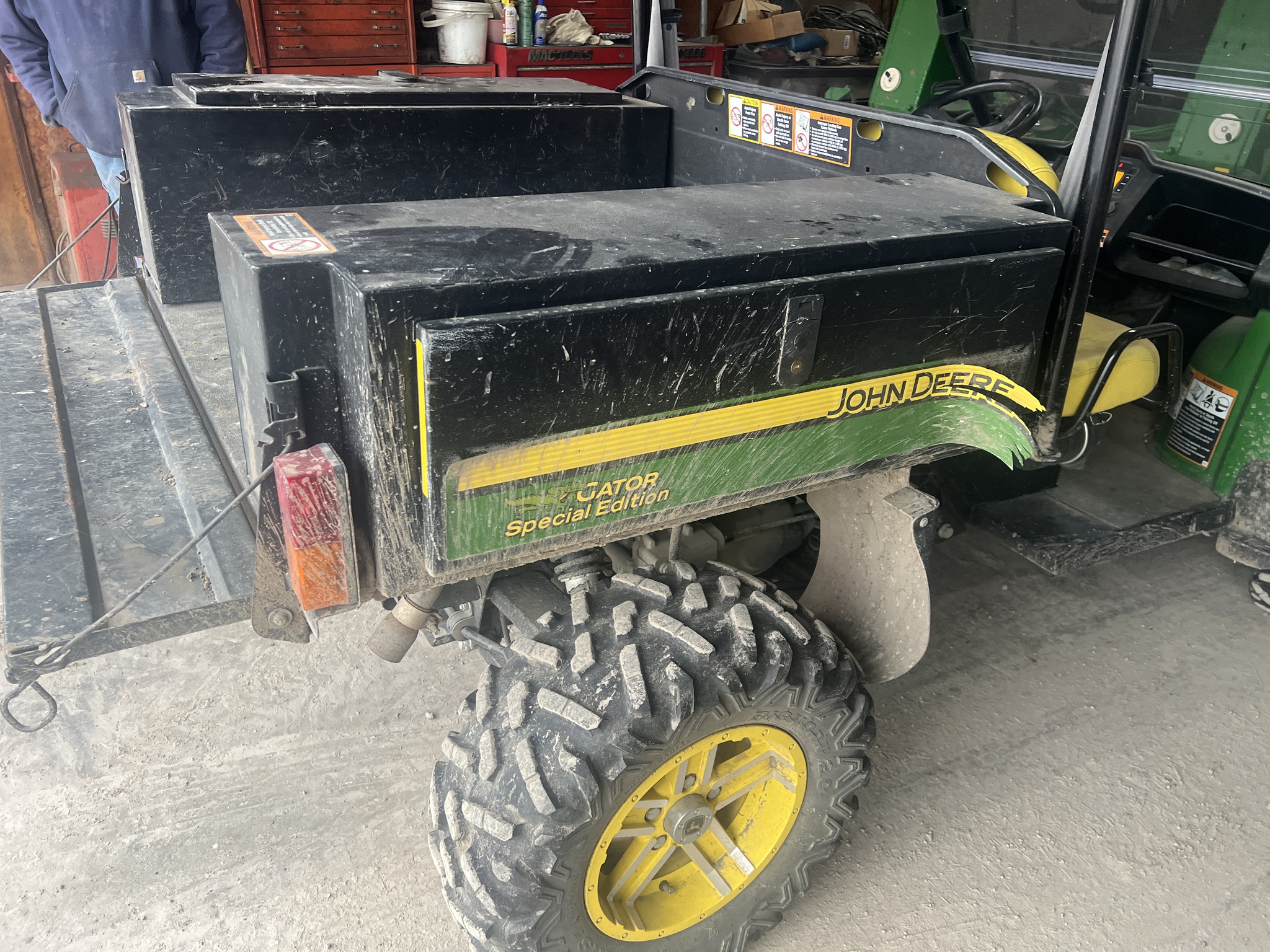 2015 John Deere XUV 825i Image 4