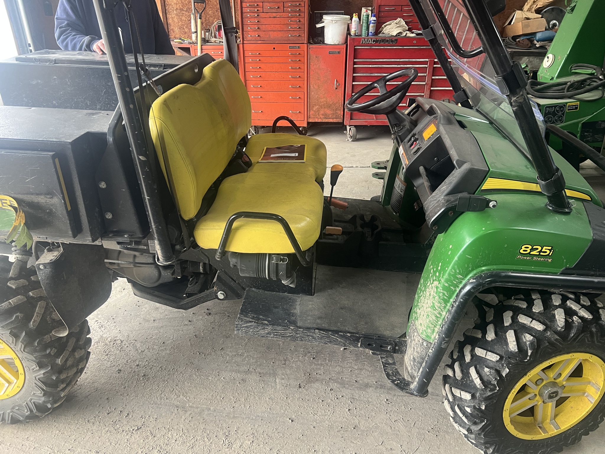 2015 John Deere XUV 825i Image 3