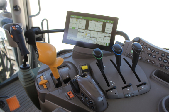2025 John Deere 6R 145 Photo 9