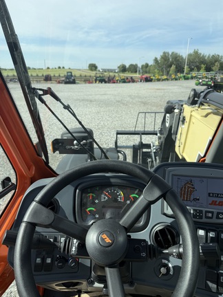 2025 JLG AG832